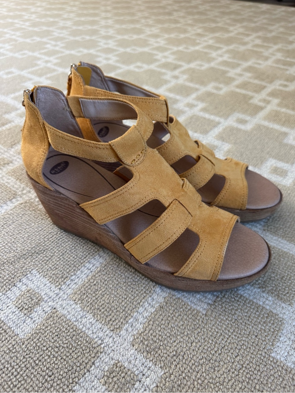 Dr. Scholl’s Long Island Wedge Sandals Mustard Faux Suede Shoes Size 9.5 - Picture 12 of 12